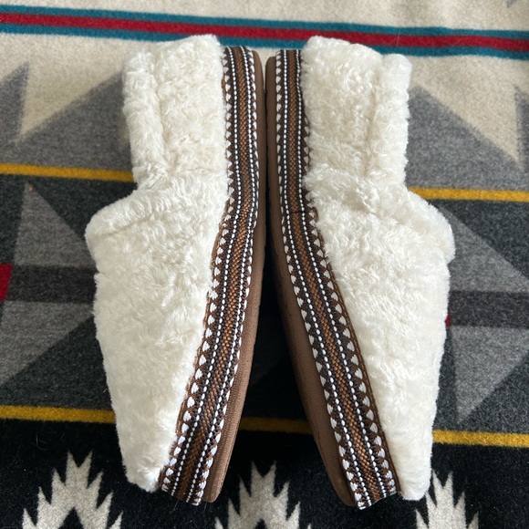 Ariat snuggle slippers! Brand new - Picture 2 of 7